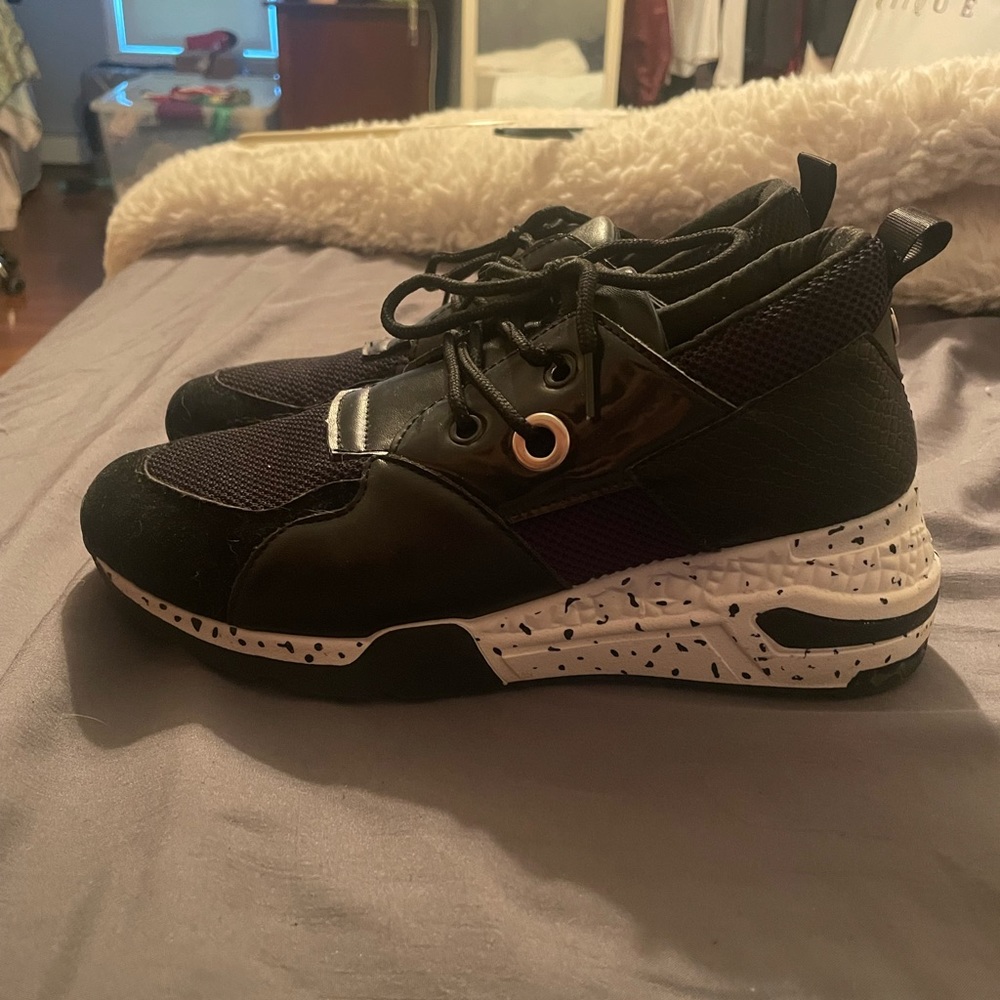 Black and white sneakers size 8